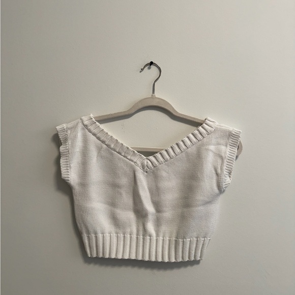 Tops - White Knit Sleeveless Top